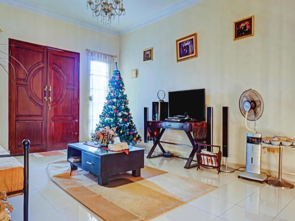 Spot On 90295 Simprug Residence Джакарта Экстерьер фото